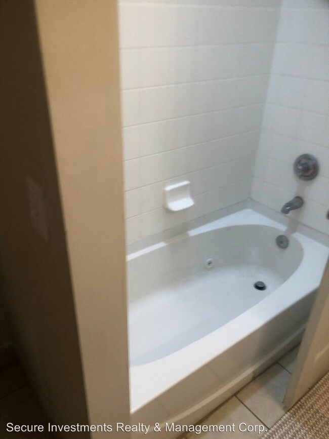 Foto del edificio - 2 br, 2.5 bath House - 889 NW 21st Avenue