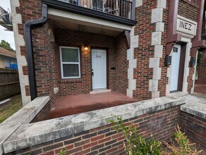 Building Photo - 2206 E 7th St