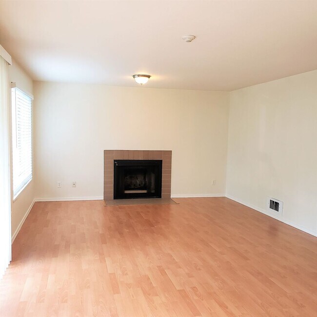 Building Photo - Updated 1 Bedroom in Prime Location!