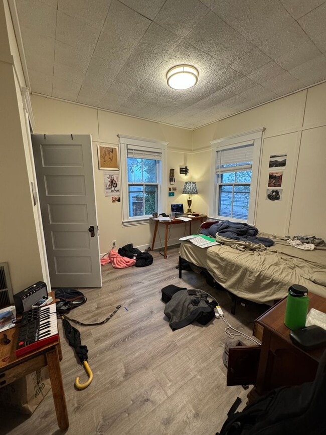 Building Photo - ALLSTON HOUSE FOR RENT ~ 6 BED/3 BATH ON SAWYER TERRACE FOR 9/1