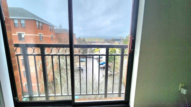 Building Photo - 65 North Point Dr