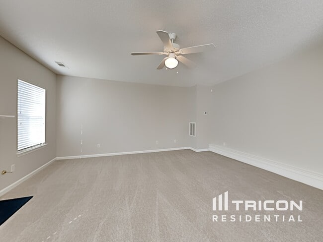 Building Photo - 1108 Setter Trce