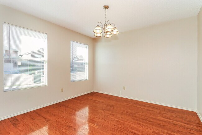 Foto del edificio - 300 Dakota Ridge Dr