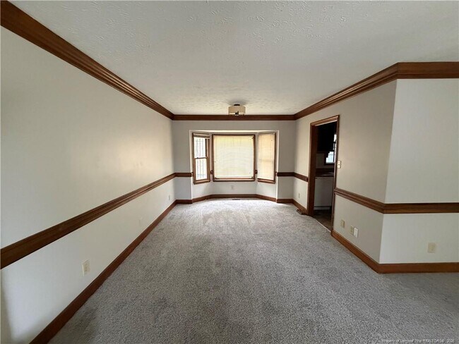Building Photo - 872 Hilton Dr