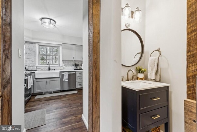 Foto del edificio - 215 Commons Dr NW