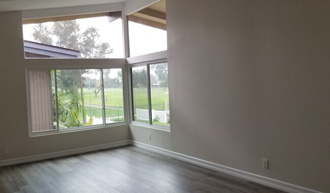 Living Rm - 5572 Fernhill Cir