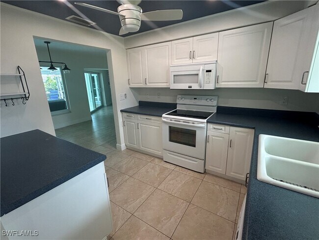 Building Photo - 1186 Sunbird Ave