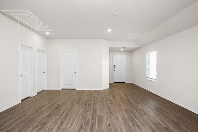 Building Photo - 3302 Yellow Rose Dr