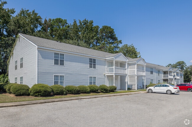 Building Photo - Four Oaks Apartments