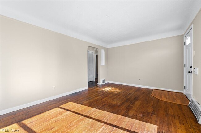 Foto del edificio - 2438 Brookdale Ave