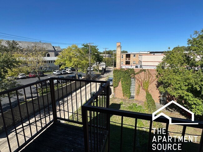 Foto del edificio - 896 Green Bay Rd