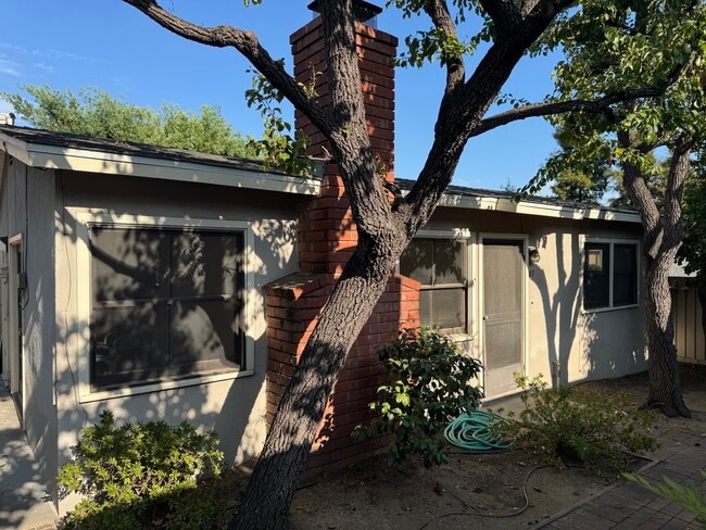 Building Photo - 107 Esperanza Ave