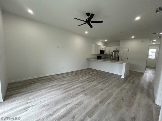 Building Photo - 455 Bell Blvd