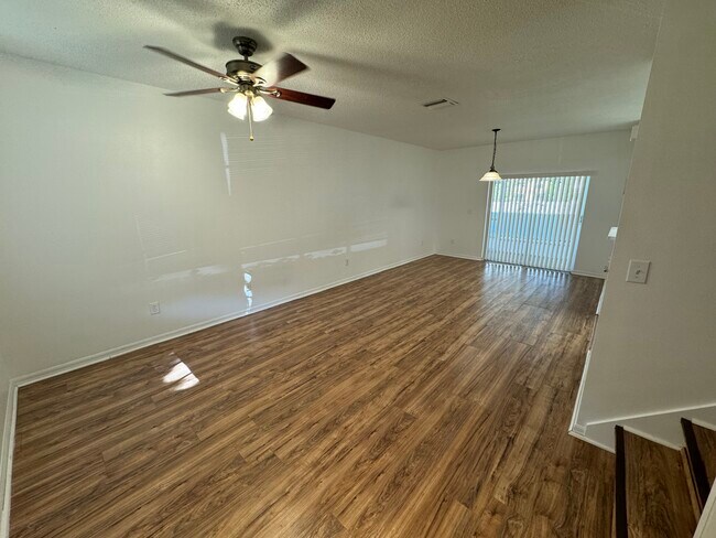Building Photo - 1405 Lyonshire Dr