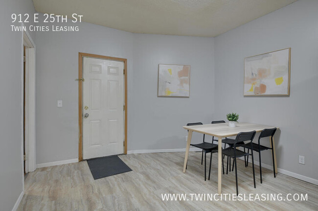 Foto del edificio - 912 E 25th St