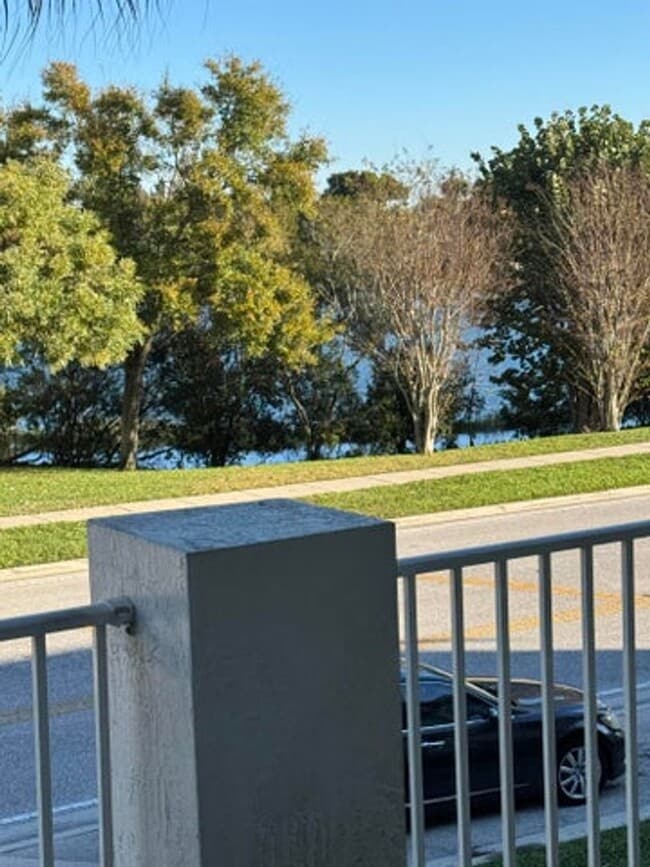 Building Photo - 1241 Vía De Fossi