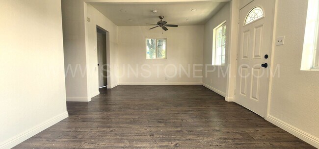 Foto del edificio - 3 Bedroom, 1 Bathroom