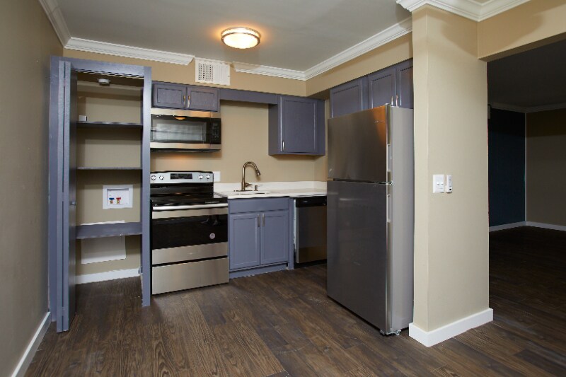 Primary Photo - 6951 E 15th Pl
