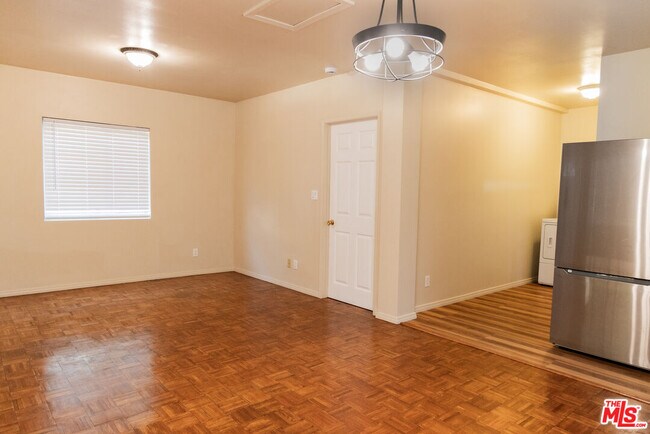 Building Photo - 642 N La Jolla Ave