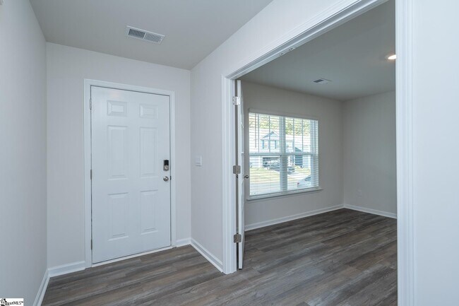 Foto del edificio - 115 Roocroft Ct