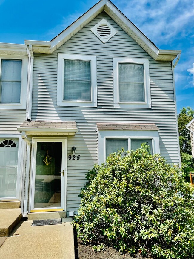 Building Photo - 2 Bed 1.5 Bath- Oakdale PA! Hawthorne Vill...