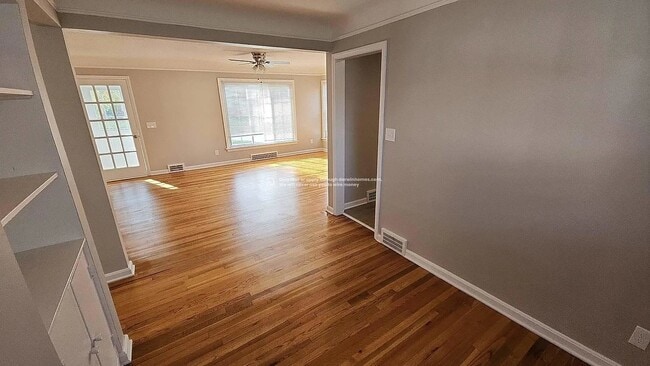 Building Photo - 3965 Warrendale Rd