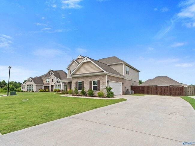 Foto del edificio - 14725 Commonwealth Dr