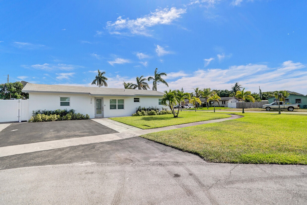Primary Photo - 1210 SW 10th Terrace