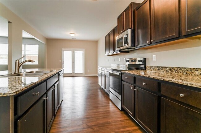 Building Photo - 613 Yazzie Pl