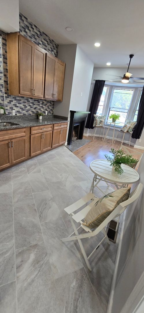 Foto del edificio - Beautifully Rehabbed Condo with Charm-Pool...
