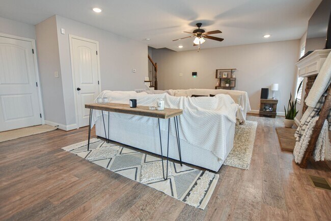 Foto del edificio - Pet Friendly Four Bedroom!