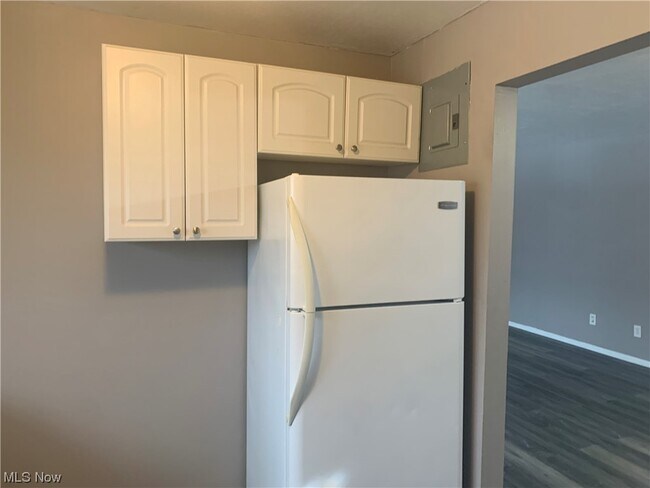 Building Photo - 24625 Clareshire Dr