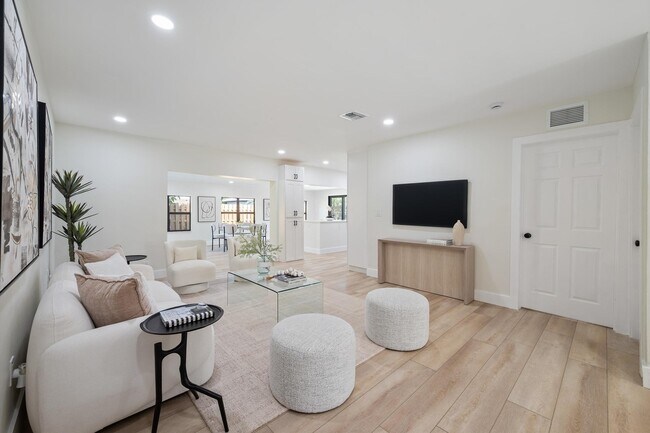 Foto del edificio - 8201 NW 67th Ave