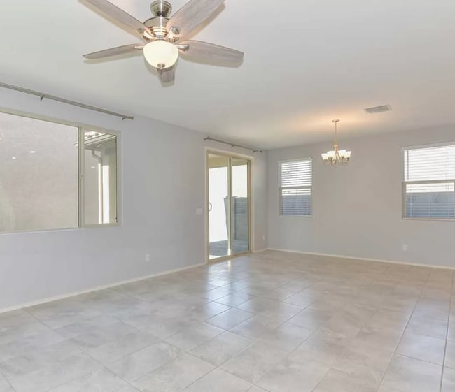 Foto del edificio - Spacious 2-Story, 3 Bedroom/2.5 Bath Home ...