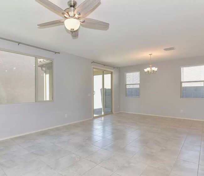 Foto del edificio - Spacious 2-Story, 3 Bedroom/2.5 Bath Home with 2 Car Garage! Community Pool and Playground!