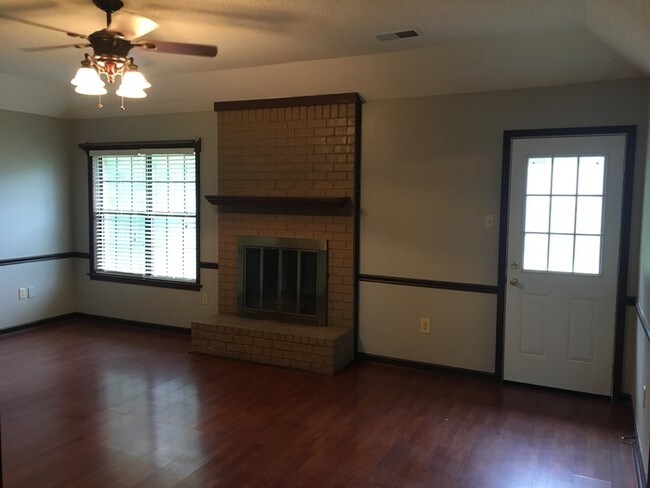 Foto del edificio - Home for rent Ross Rd