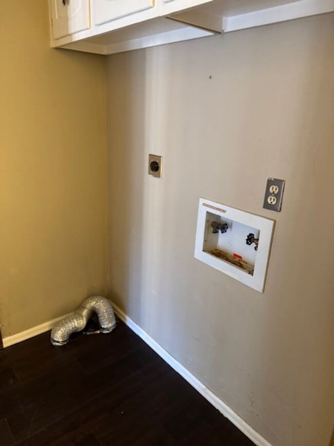 Building Photo - ALL PROSPECTIVE TENANTS MUST SUBMIT A $58 ...