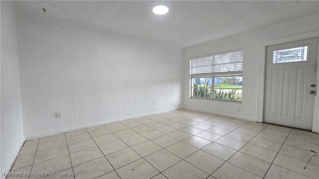Building Photo - 2019 Colmar Ave