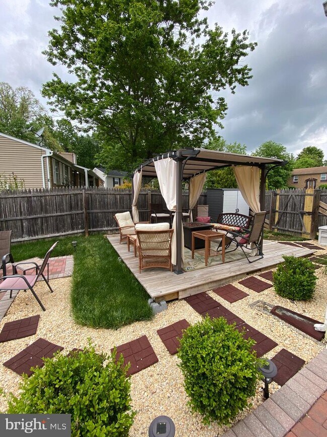 Building Photo - 8805 Rosanne Ct