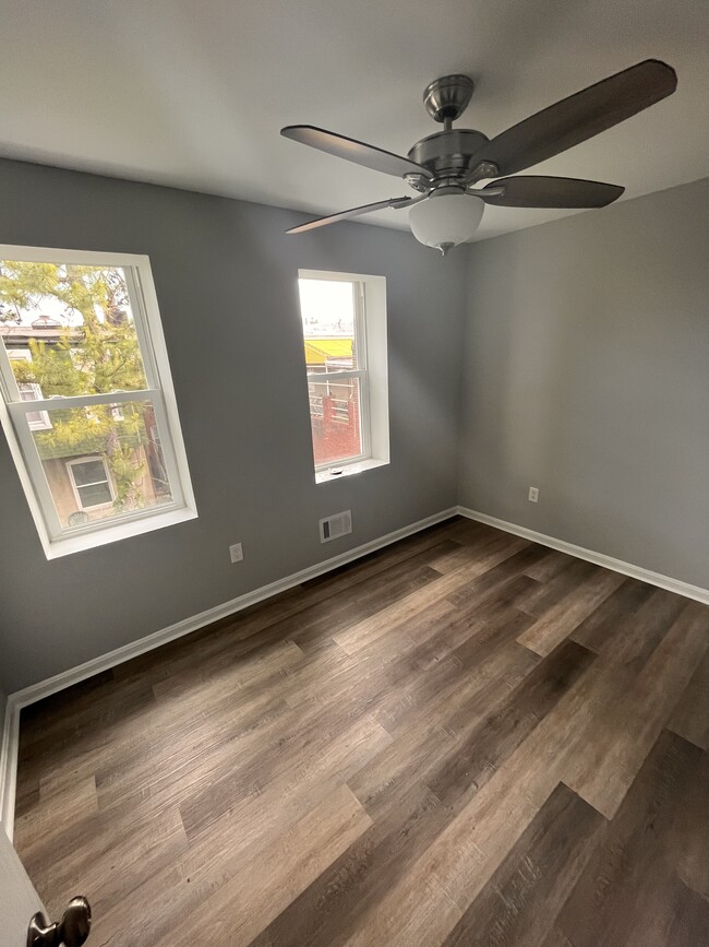 SALÓN DE ALQUILER - HABITACIÓN PARA ALQUILER - 901 N Monroe St