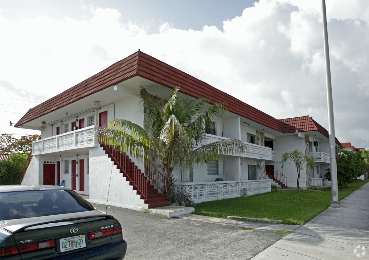 Building Photo - 1825 Ludlam Rd