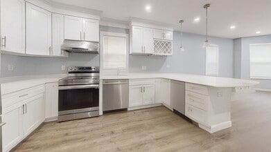 Building Photo - 346 Cherry St