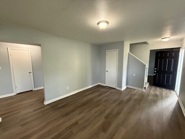 Foto del edificio - 9030 E 25th St