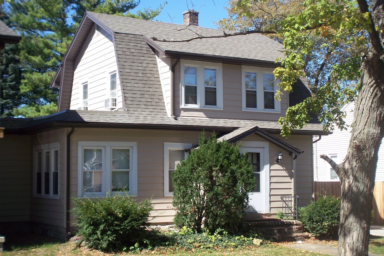 1516 1st St, Charleston, IL 61920 House Rental in Charleston, IL