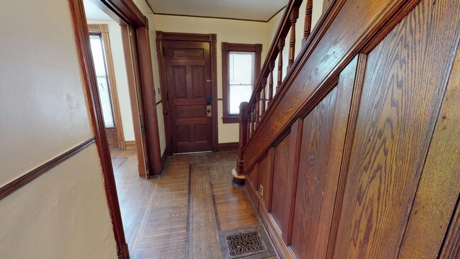Building Photo - 214 N 5th Ave