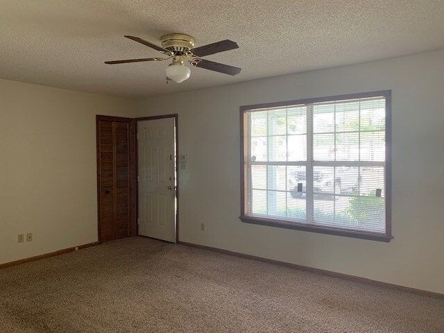 Building Photo - 2306 Pineview Dr