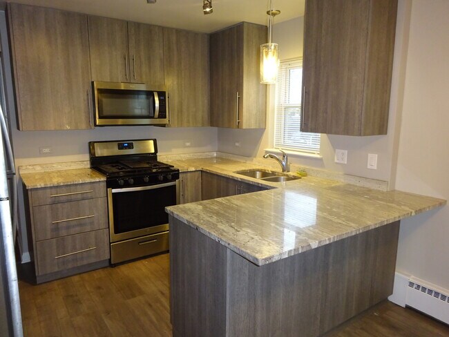 Foto del edificio - 5857 W Montrose Ave