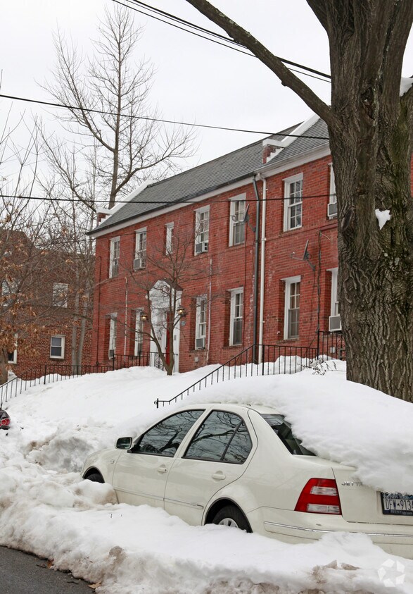 Foto del edificio - 3915 W St NW