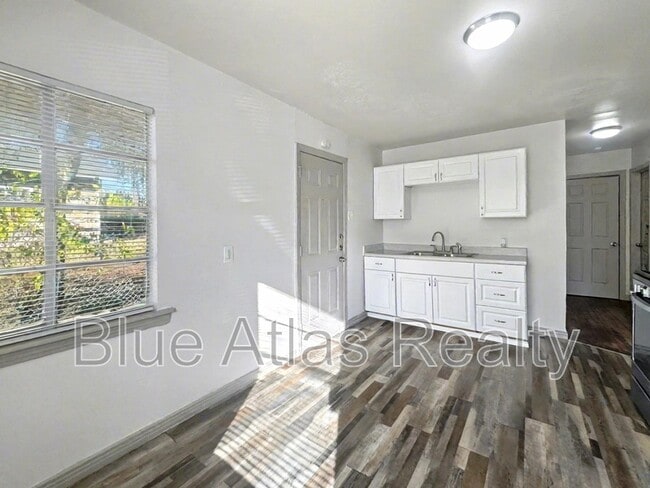 Building Photo - 5207 Spruce St