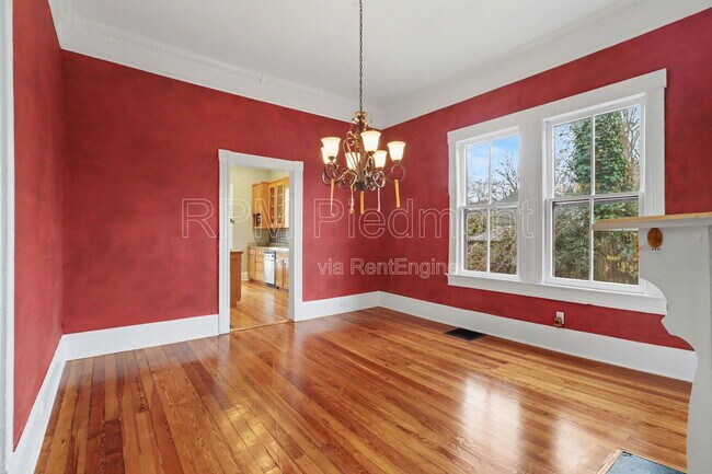 Foto del edificio - 409 Oakdale Rd NE